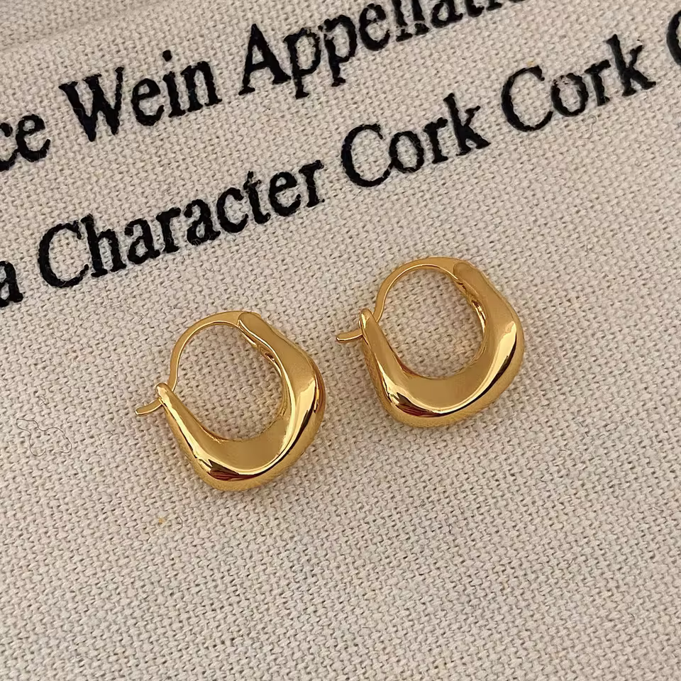 Classic Gold Versatile Round Circle Ear Hoop Earrings - Polished Gold Ear Hoop Earrings for Everyday Style in Gold 02, view 2