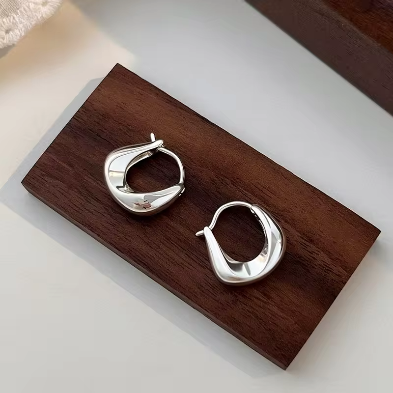 Classic Gold Versatile Round Circle Ear Hoop Earrings - Polished Gold Ear Hoop Earrings for Everyday Style in Silver 03, view 2