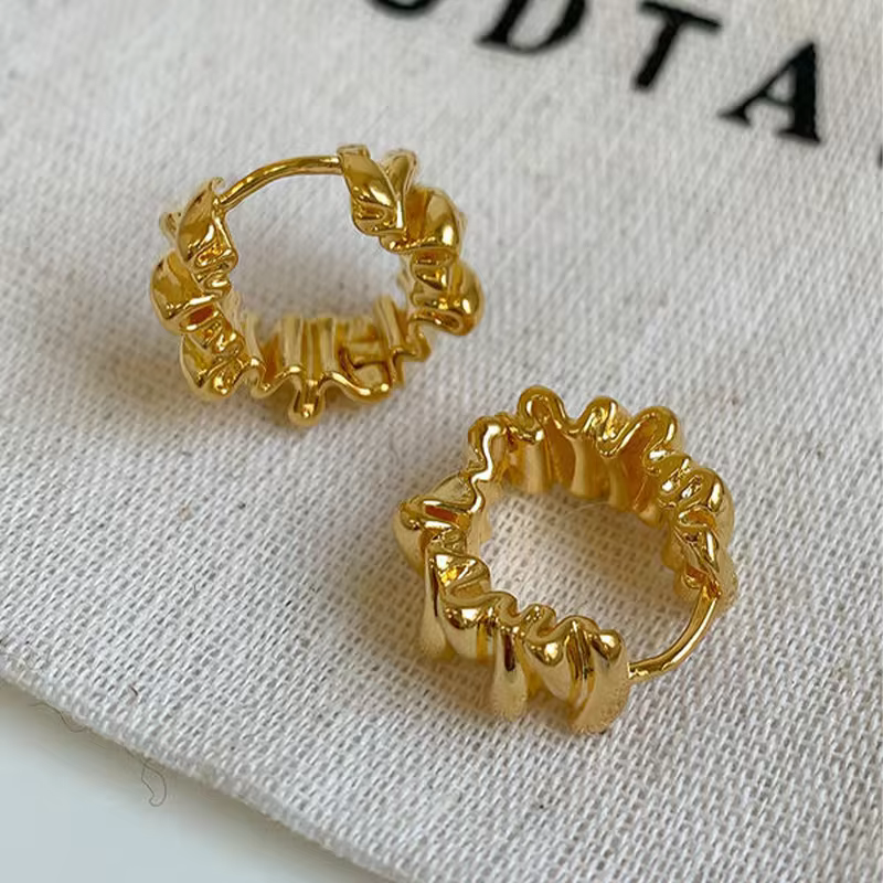 Classic Gold Versatile Round Circle Ear Hoop Earrings - Polished Gold Ear Hoop Earrings for Everyday Style in Gold 02, view 4
