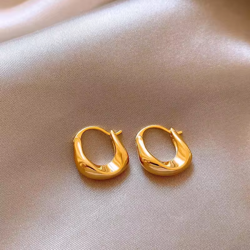 Classic Gold Versatile Round Circle Ear Hoop Earrings - Polished Gold Ear Hoop Earrings for Everyday Style in Gold 01, view 5