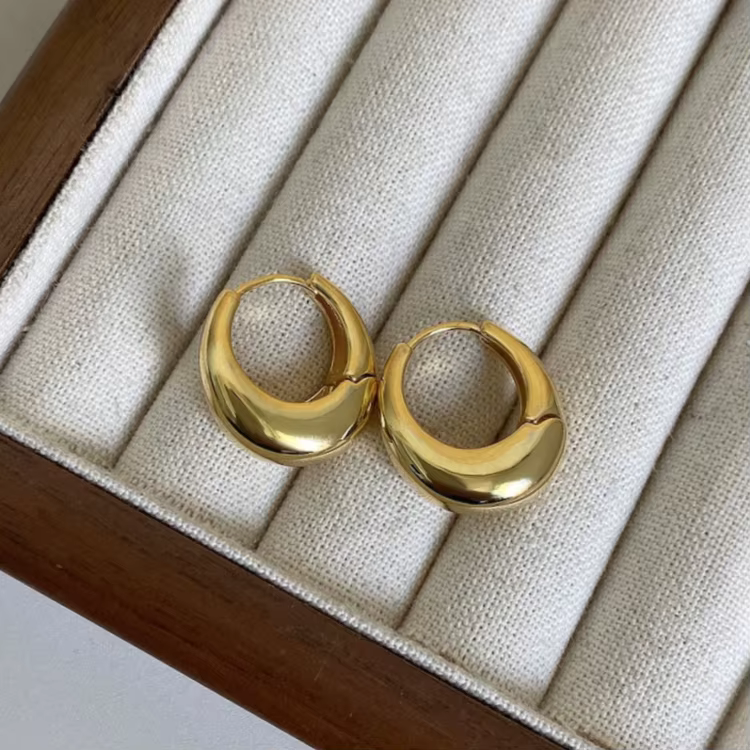 Classic Gold Versatile Round Circle Ear Hoop Earrings - Polished Gold Ear Hoop Earrings for Everyday Style in Gold 03, view 2