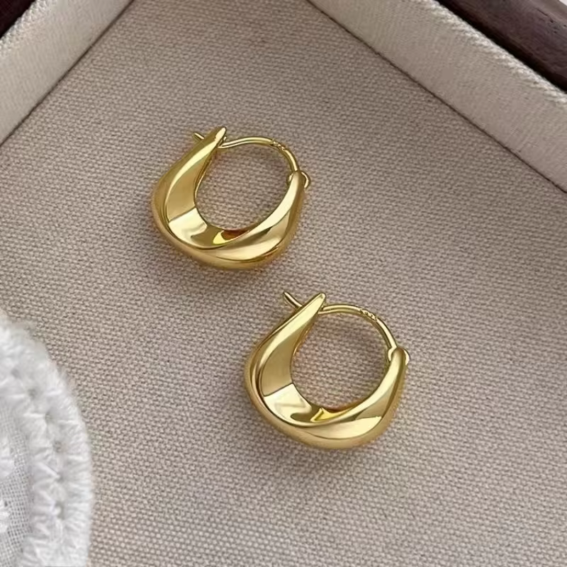 Classic Gold Versatile Round Circle Ear Hoop Earrings - Polished Gold Ear Hoop Earrings for Everyday Style in Gold 03, view 3