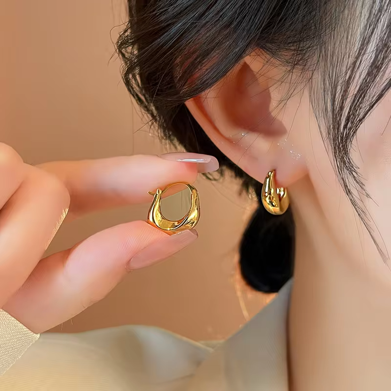 Classic Gold Versatile Round Circle Ear Hoop Earrings - Polished Gold Ear Hoop Earrings for Everyday Style in Gold 01, view 2