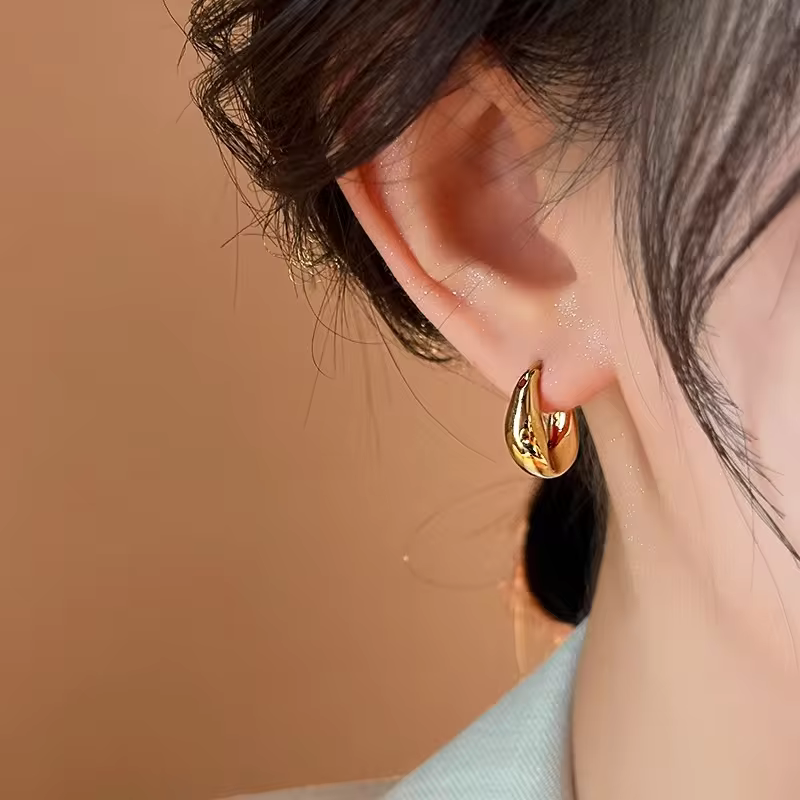 Classic Gold Versatile Round Circle Ear Hoop Earrings - Polished Gold Ear Hoop Earrings for Everyday Style in Silver 02, view 4