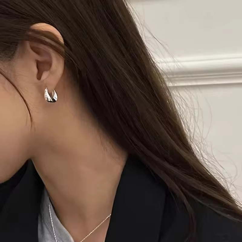 Classic Gold Versatile Round Circle Ear Hoop Earrings - Polished Gold Ear Hoop Earrings for Everyday Style in Silver 02, view 5