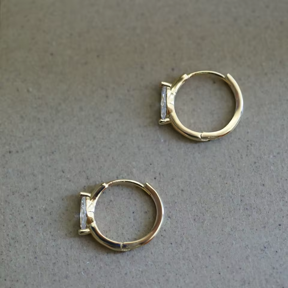 Classic Stud Earrings for Everyday Wear - Timeless Minimalist Ear Jewellery in Gold