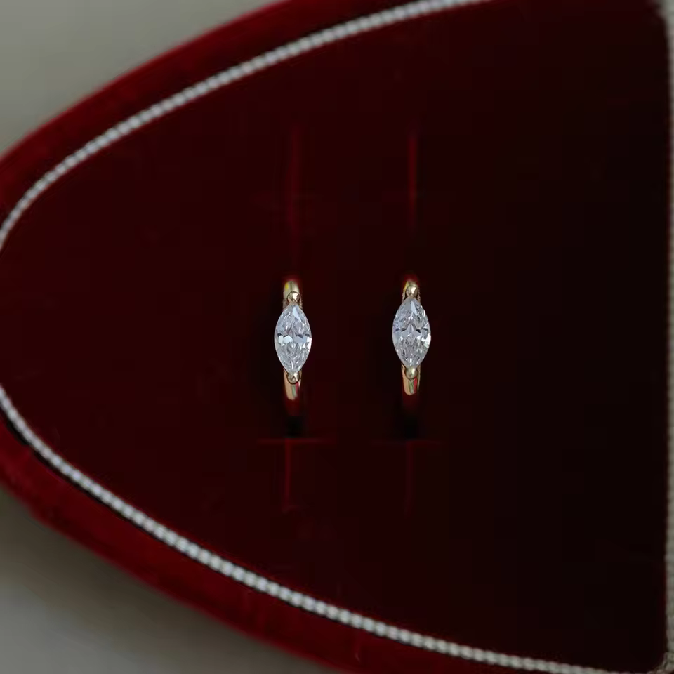 Classic Stud Earrings for Everyday Wear - Timeless Minimalist Ear Jewellery in silver